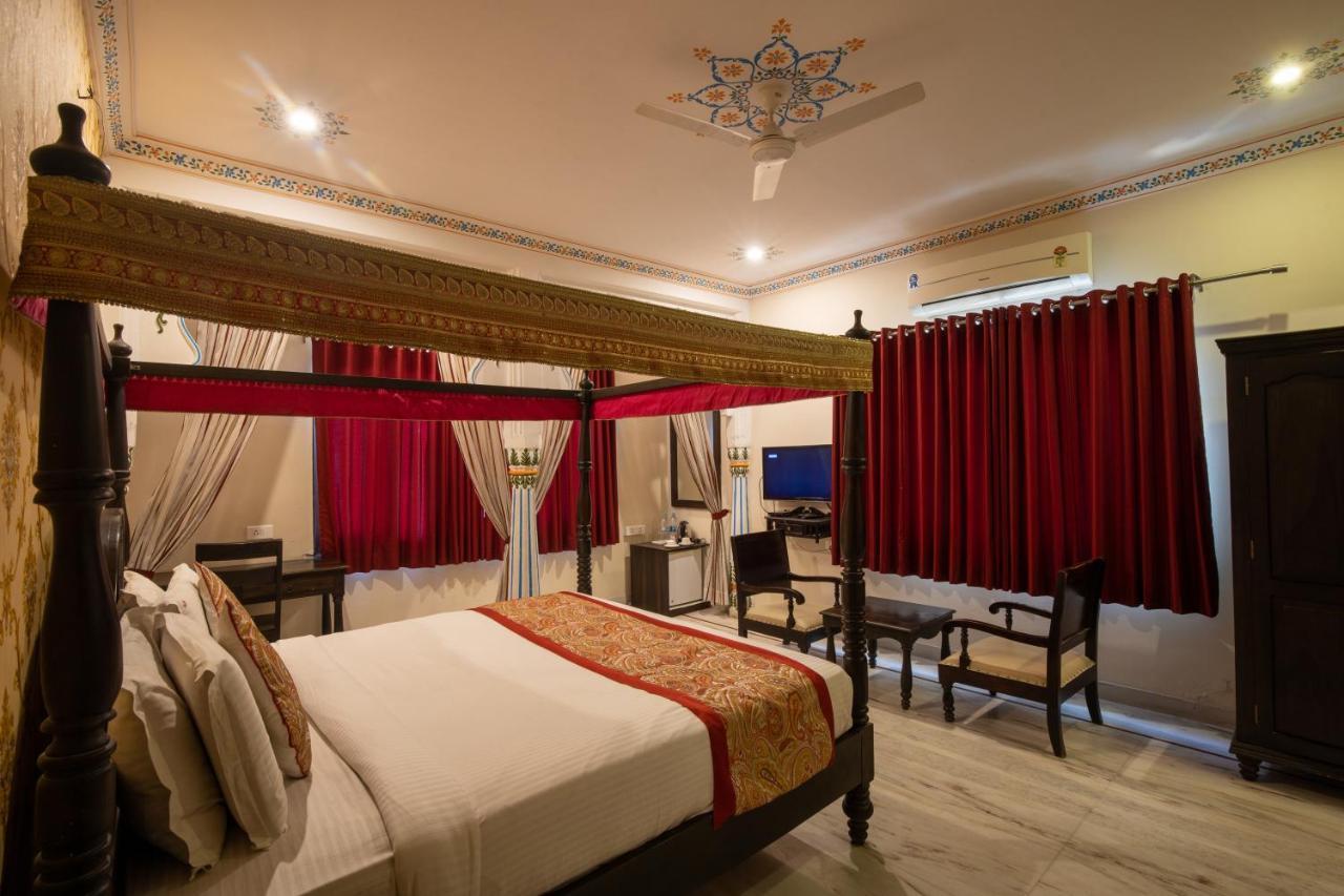 Hotel Royal Pratap Niwas Udaipur Buitenkant foto