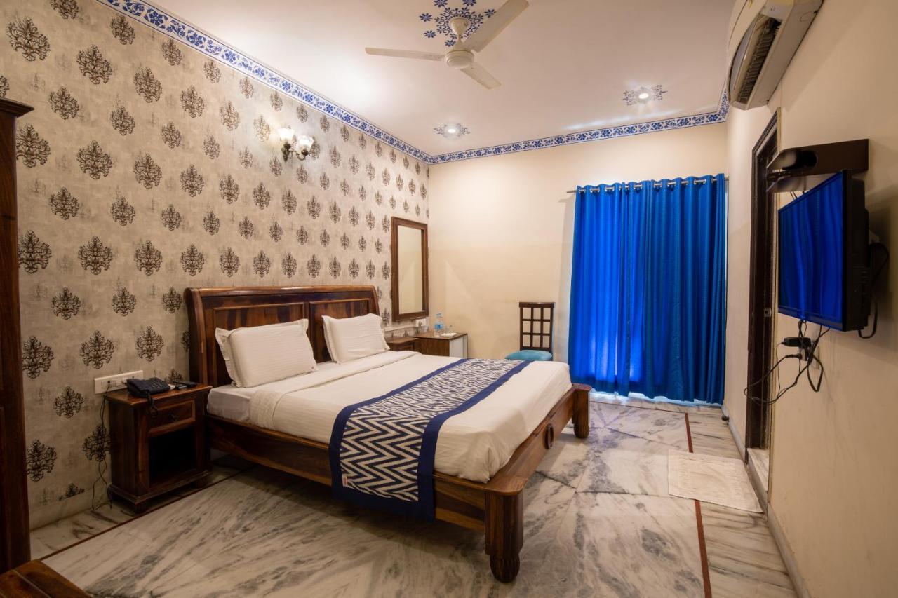 Hotel Royal Pratap Niwas Udaipur Buitenkant foto