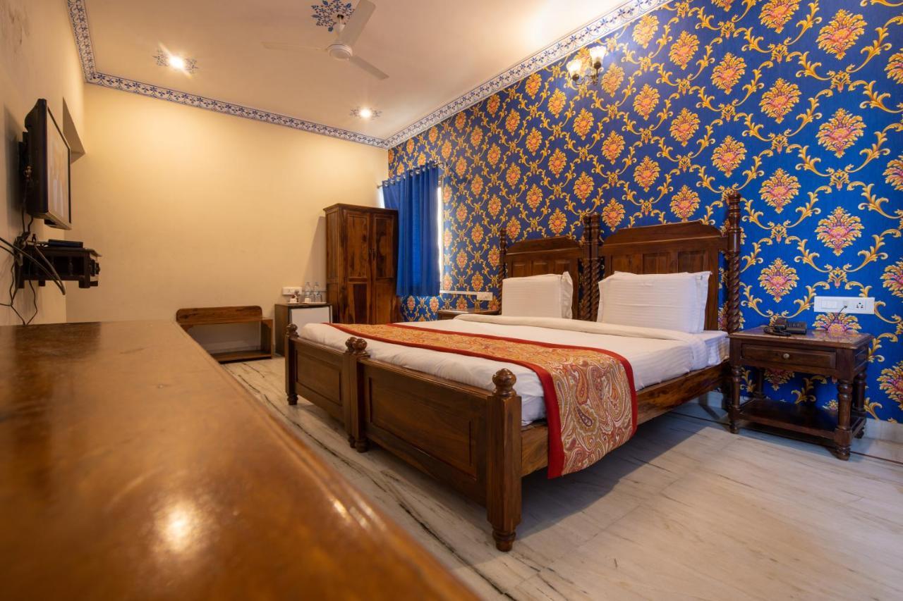 Hotel Royal Pratap Niwas Udaipur Buitenkant foto