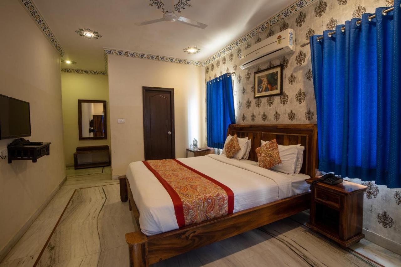 Hotel Royal Pratap Niwas Udaipur Buitenkant foto