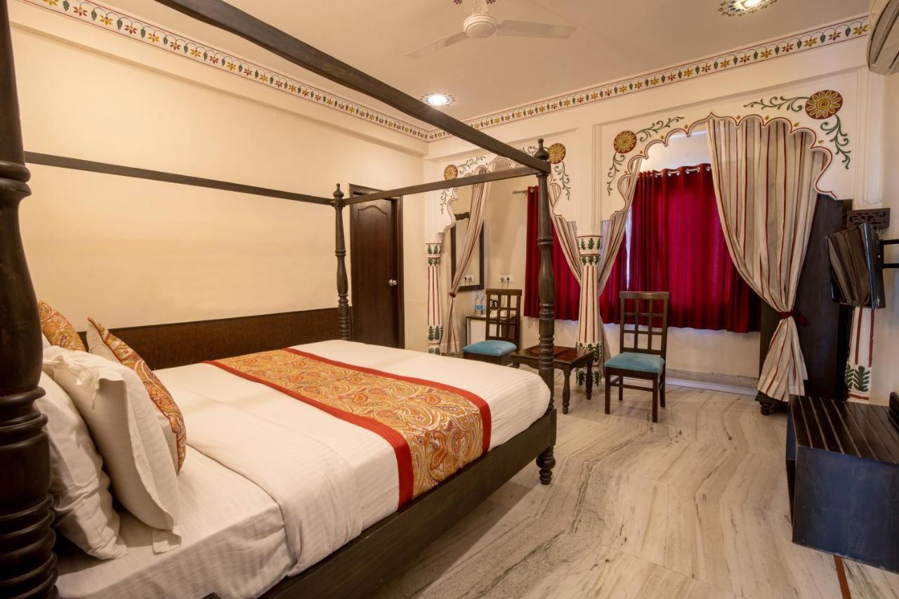 Hotel Royal Pratap Niwas Udaipur Buitenkant foto