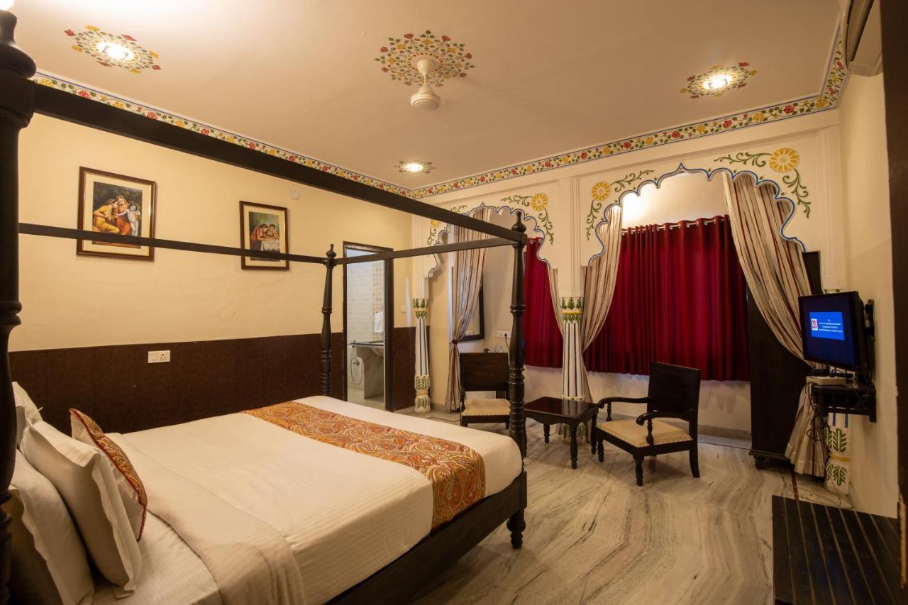Hotel Royal Pratap Niwas Udaipur Buitenkant foto
