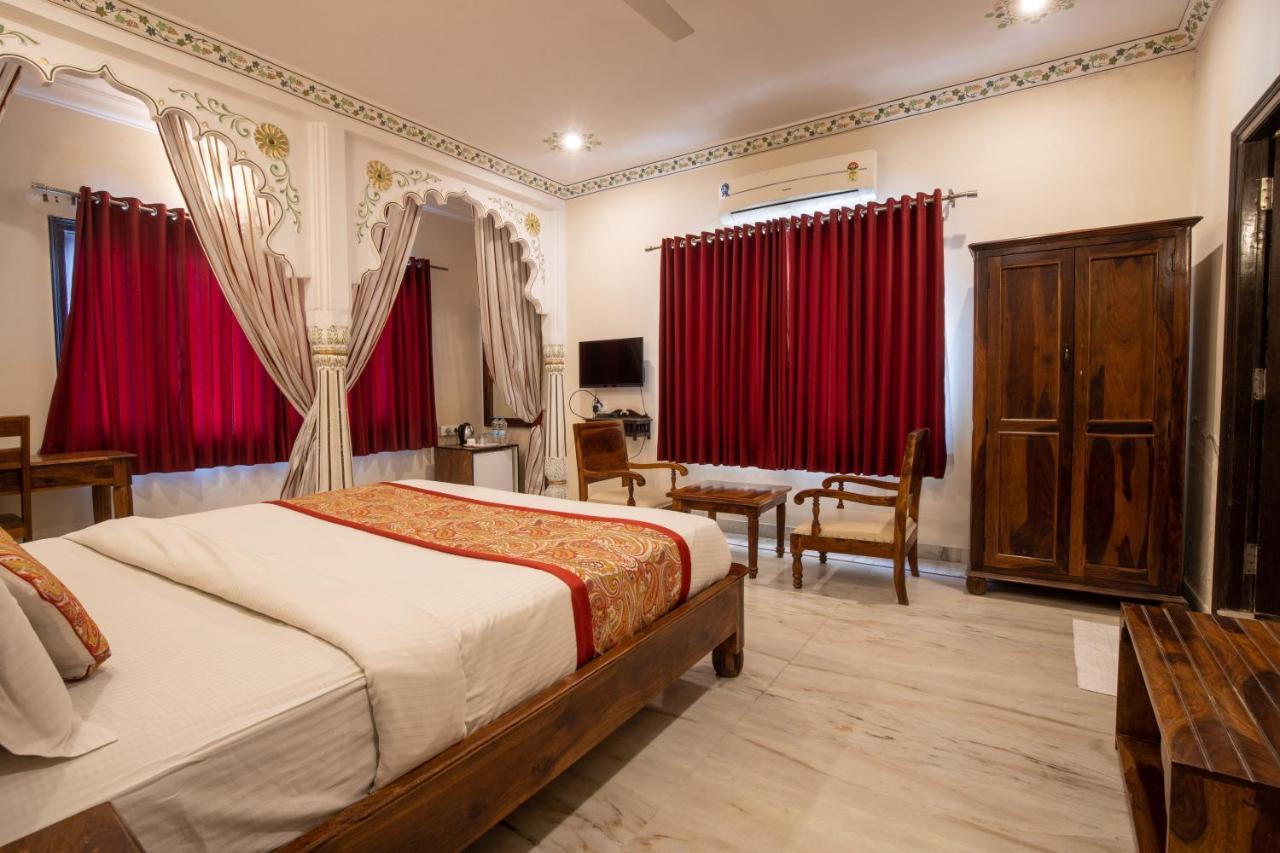 Hotel Royal Pratap Niwas Udaipur Buitenkant foto
