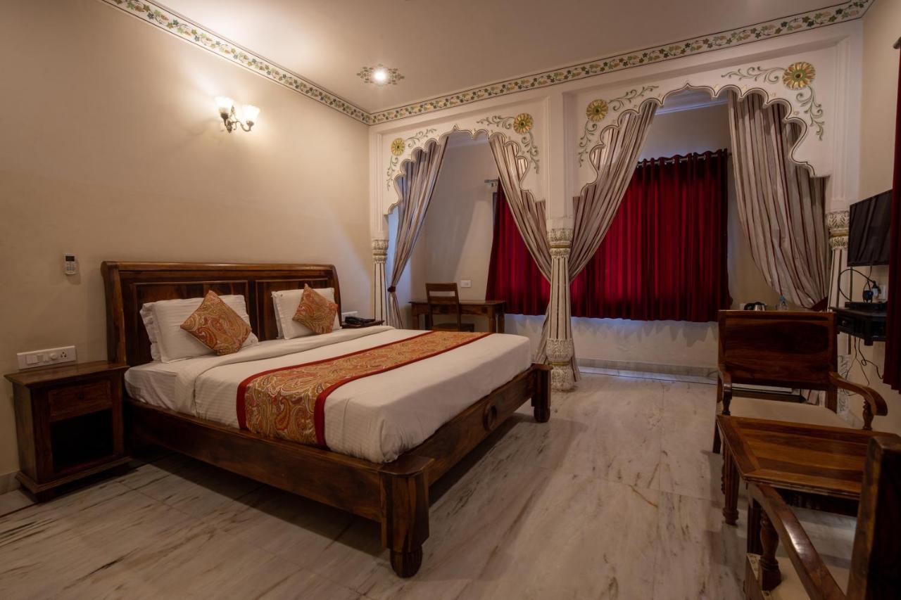 Hotel Royal Pratap Niwas Udaipur Buitenkant foto