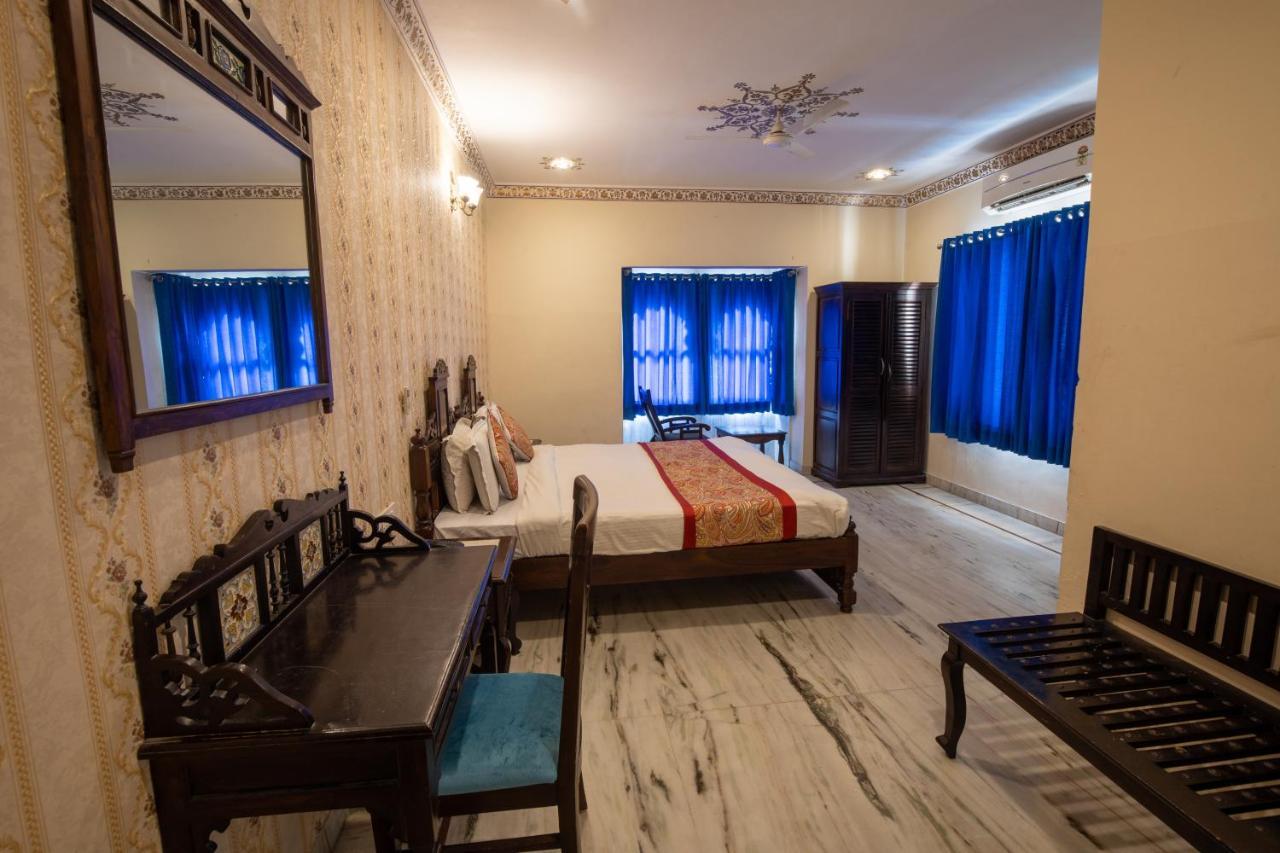 Hotel Royal Pratap Niwas Udaipur Buitenkant foto