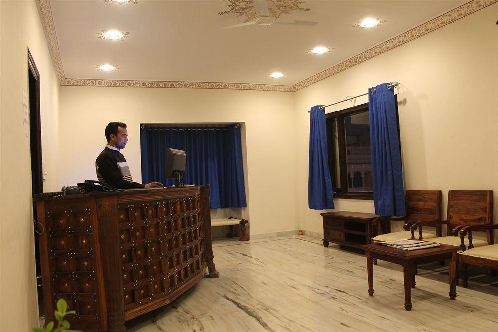 Hotel Royal Pratap Niwas Udaipur Buitenkant foto