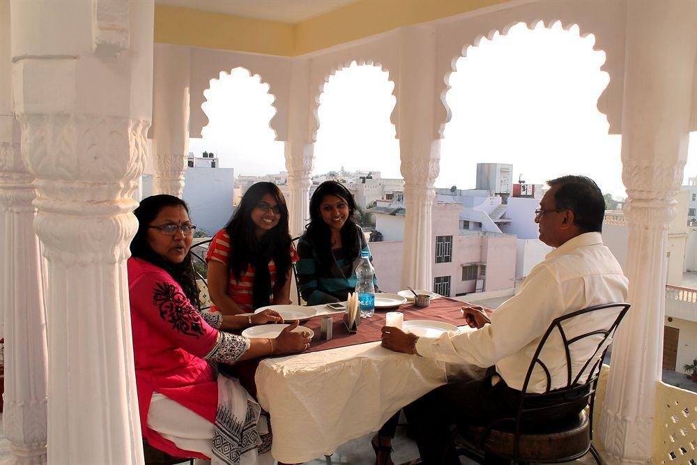 Hotel Royal Pratap Niwas Udaipur Buitenkant foto
